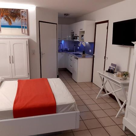 Studio Climatise - Piscine-Plage - 1 A 2 Personnes Apartment Sainte-Anne Luaran gambar