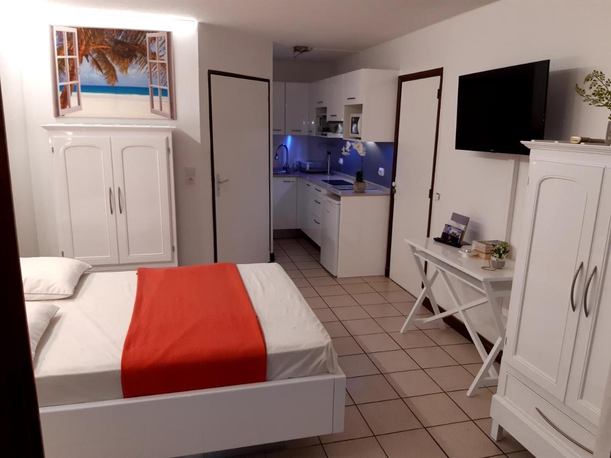 Studio Climatise - Piscine-Plage - 1 A 2 Personnes Apartment Sainte-Anne Luaran gambar